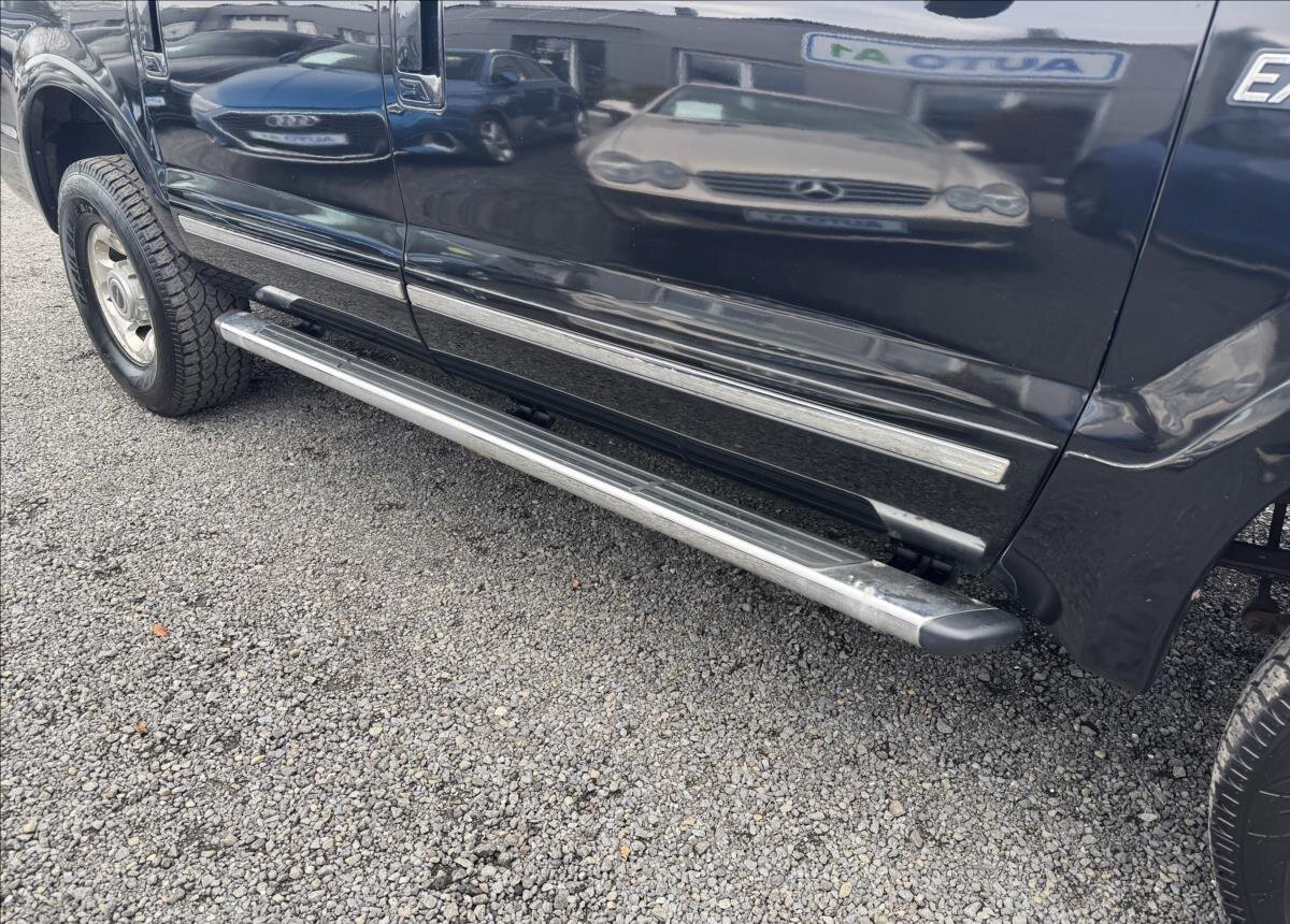 Ford Excursion SUV / Terénní 6,0 l 239 kw