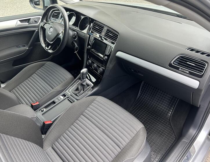 Volkswagen Golf 37