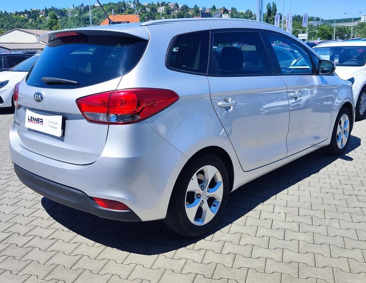 KIA Carens 5