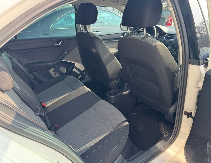 Škoda Rapid Sedan / Limuzína 1,6 l 77 kw