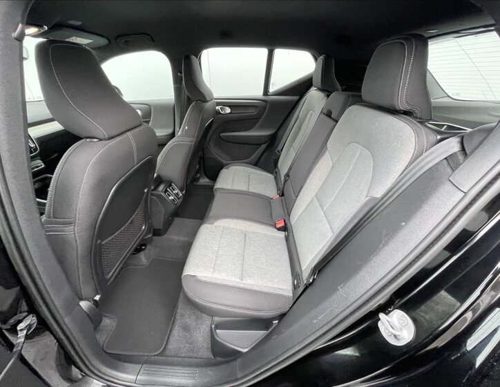 Volvo XC40 SUV / Terénní 2,0 l 145 kw