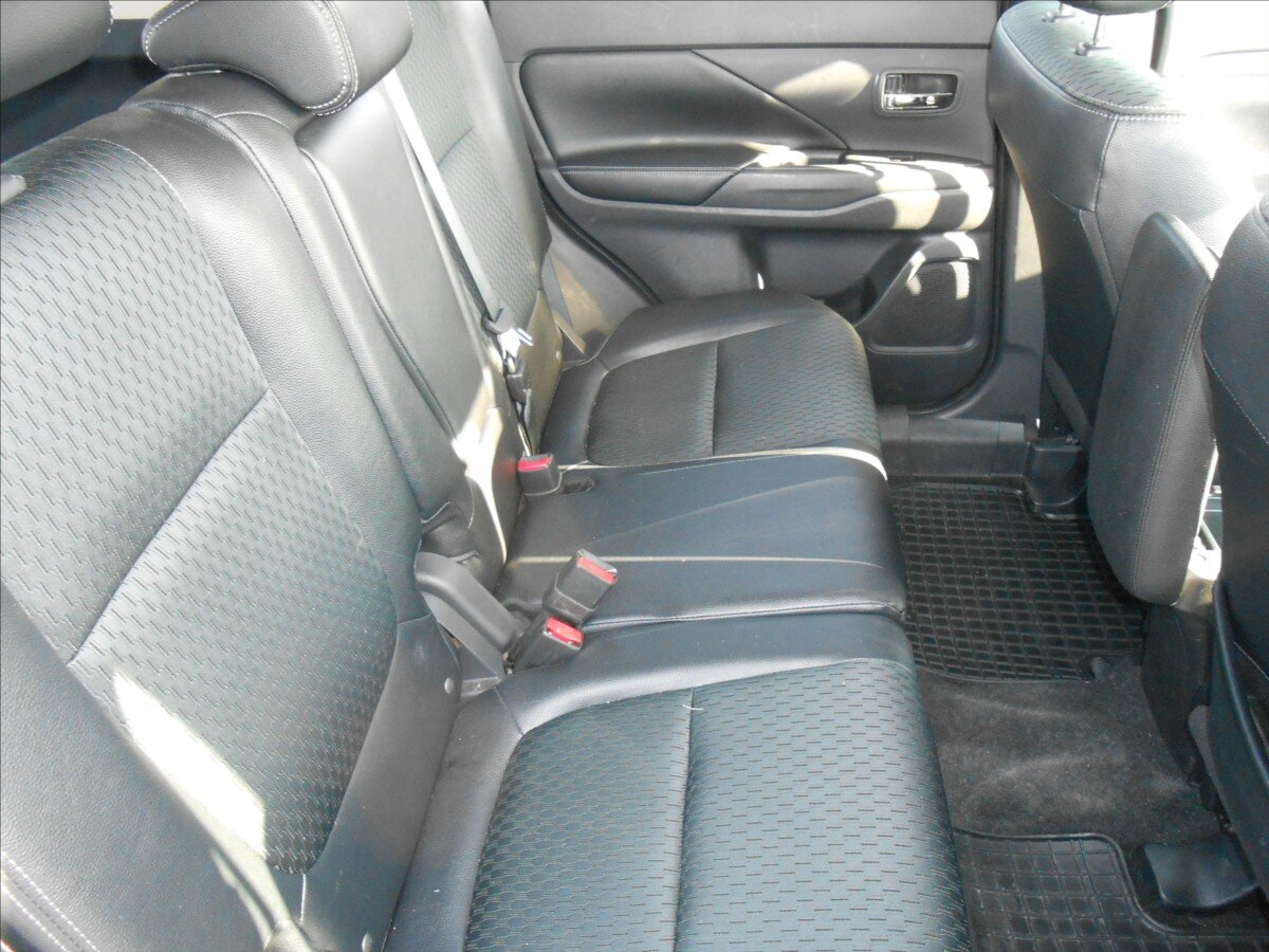 Mitsubishi Outlander Kombi 2,3 l 110 kw