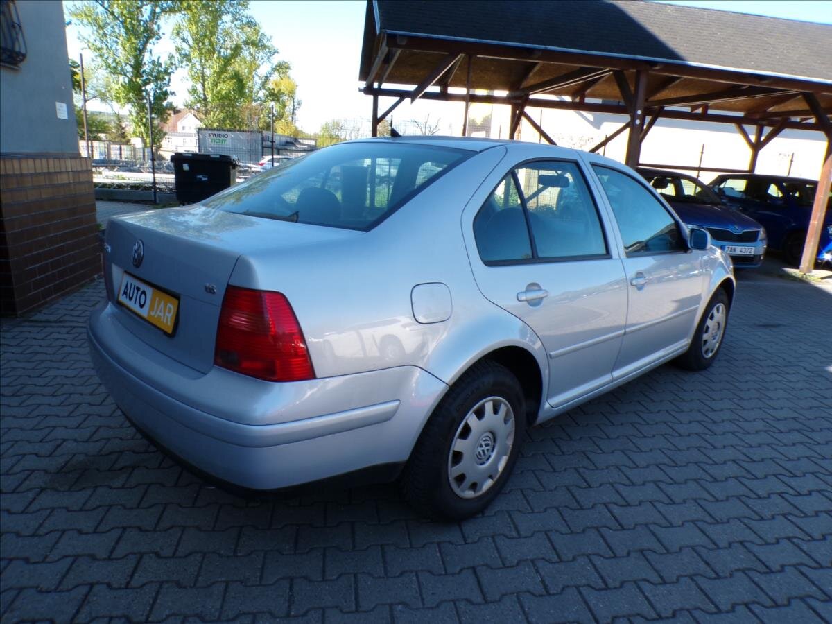 Volkswagen Bora Sedan / Limuzína 1,6 l 74 kw