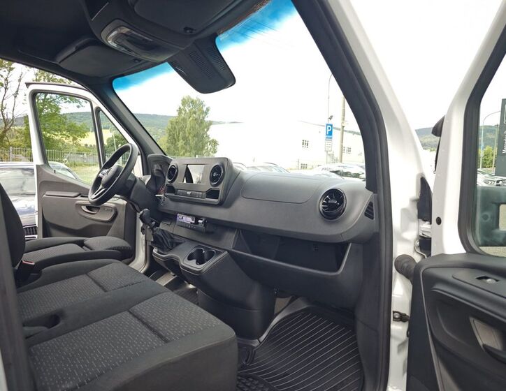 Mercedes-Benz Sprinter 10