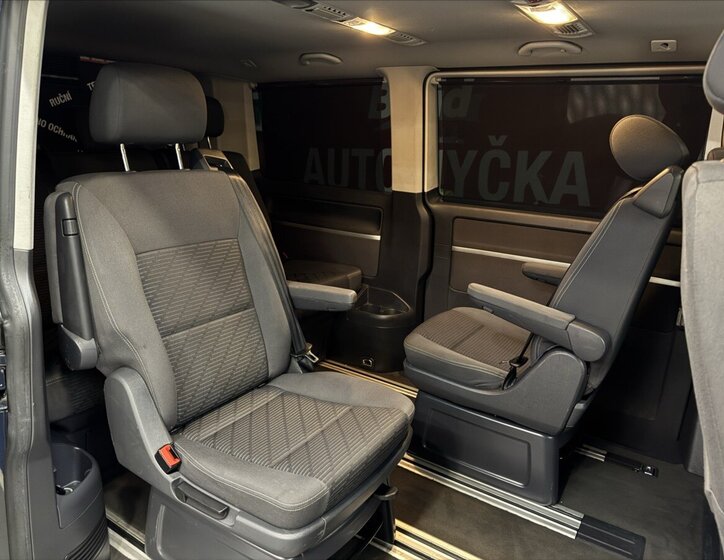 Volkswagen Multivan 28