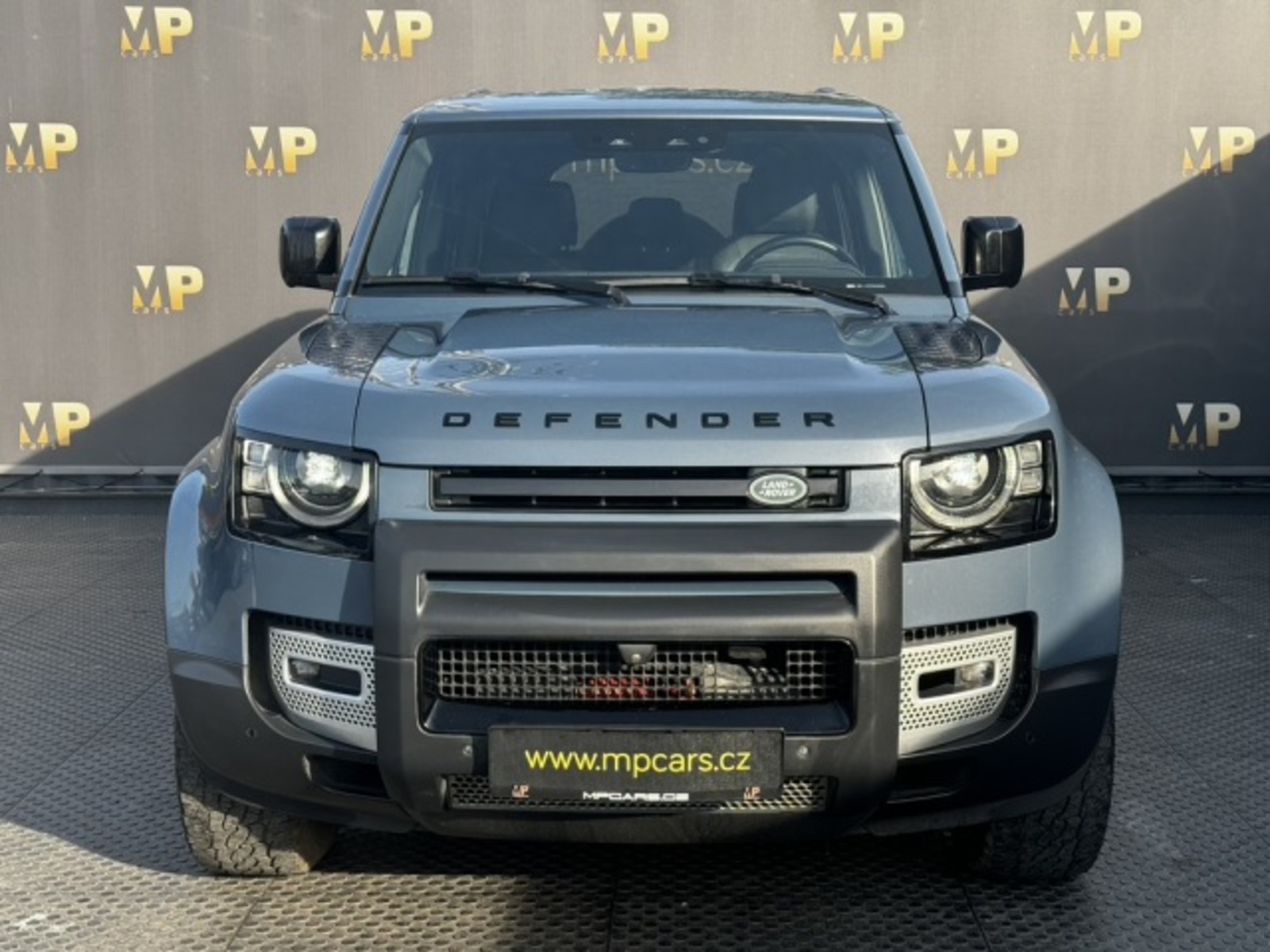 Land Rover Defender 2