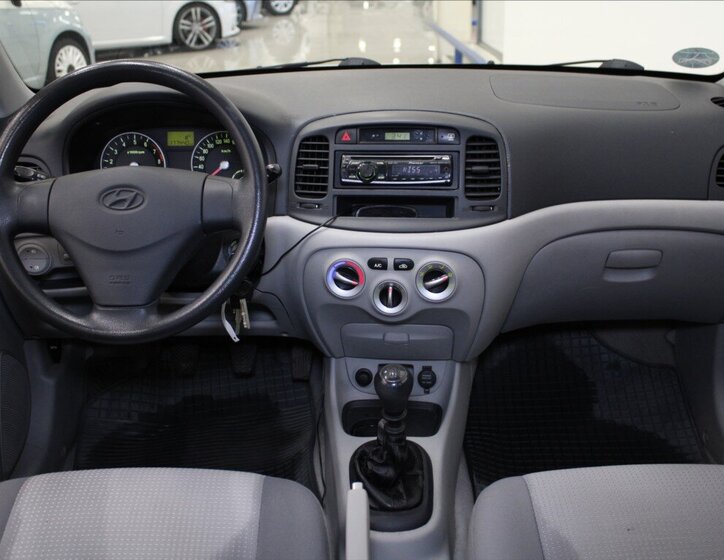 Hyundai Accent 8