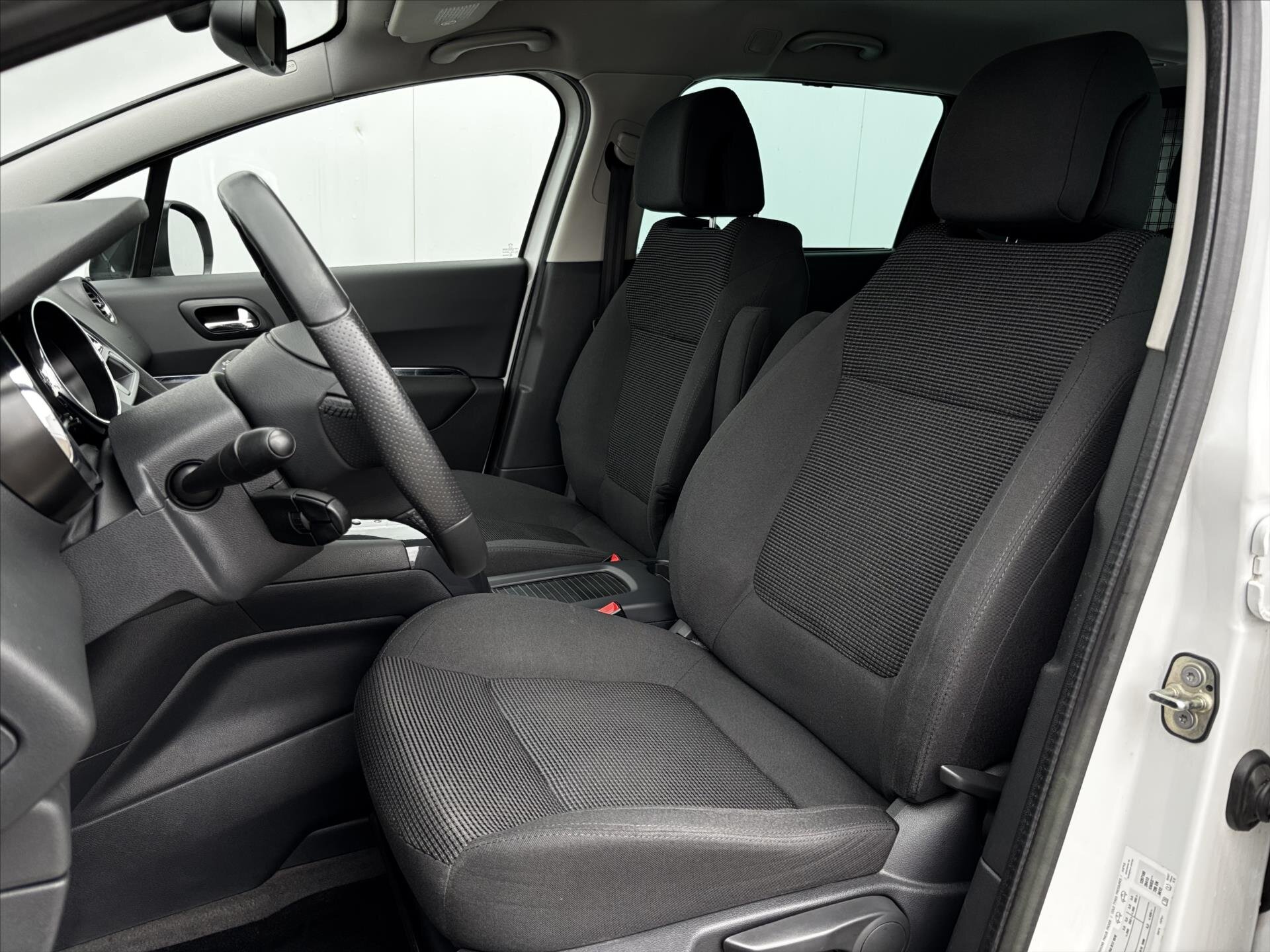 Peugeot 5008 MPV 2,0 l 120 kw