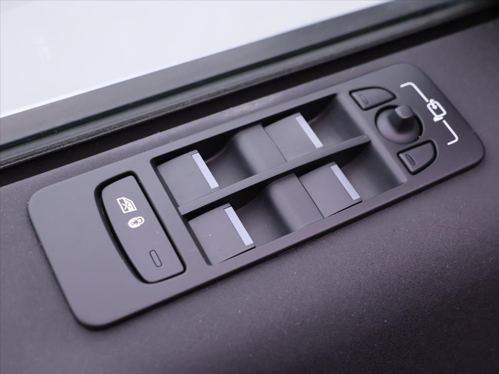 Land Rover Discovery Sport SUV / Terénní 2,0 l 110 kw