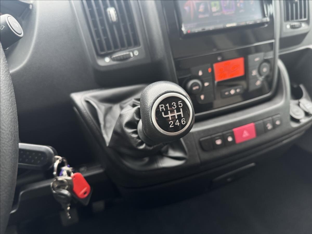 Peugeot Ostatní Ostatní 3,0 l 130 kw