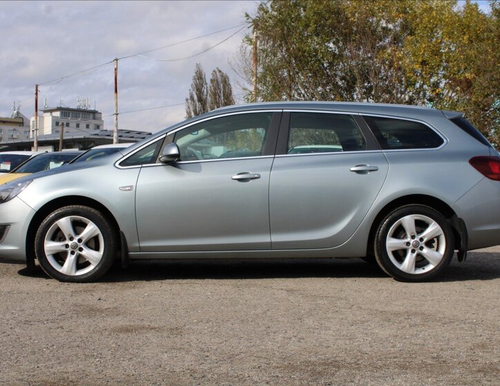 Opel Astra Kombi 2,0 l 121 kw