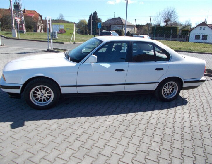 BMW Řada 5 Sedan / Limuzína 2,0 l 95 kw