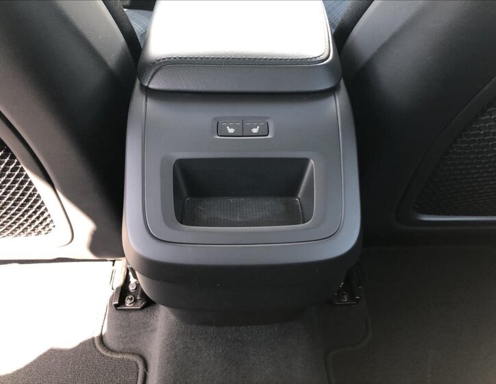 Volvo XC60 SUV / Terénní 2,0 l 145 kw