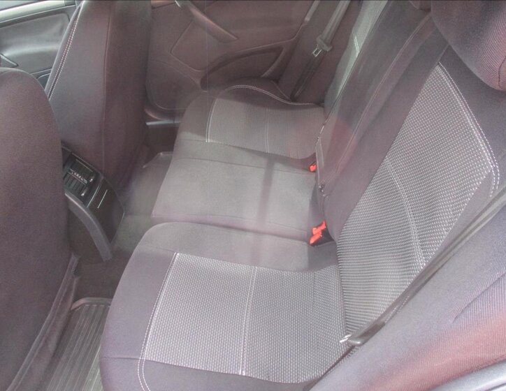 Škoda Octavia Sedan / Limuzína 1,6 l 75 kw