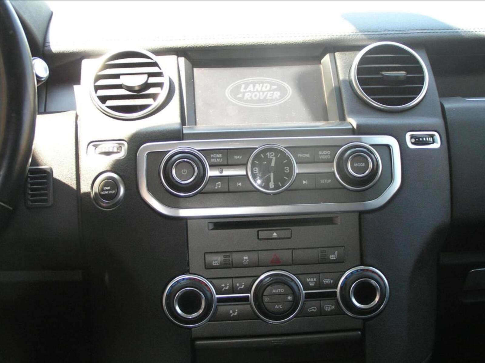 Land Rover Discovery 9