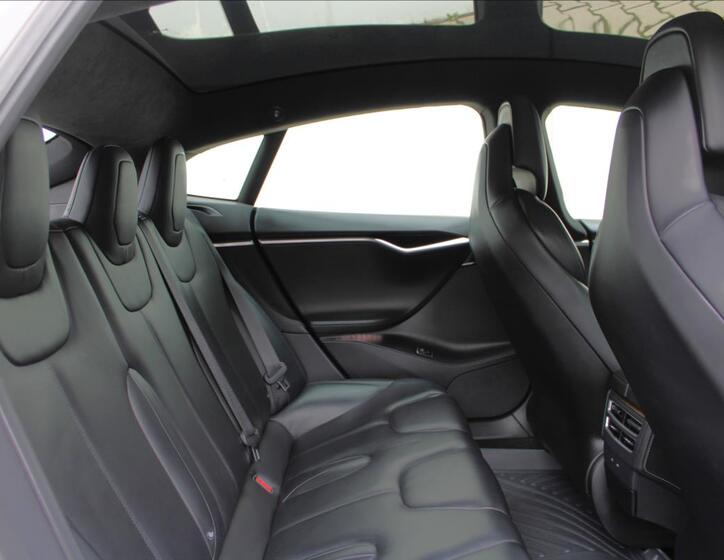 Tesla Model S 30