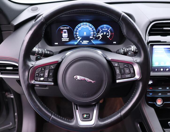 Jaguar F-Pace 23