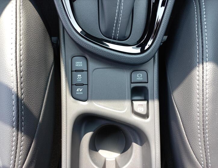 Toyota Yaris Cross 18