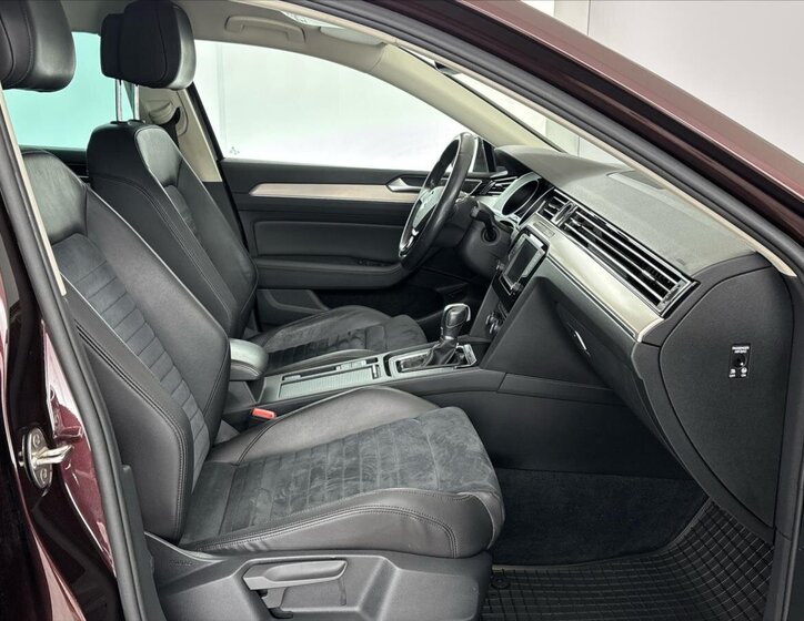 Volkswagen Passat Sedan / Limuzína 2,0 l 140 kw