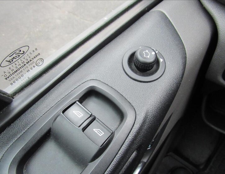 Ford Transit Custom Kombi 2,0 l 95 kw