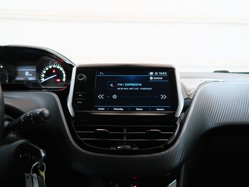 Peugeot 208 Hatchback 1,2 l 61 kw