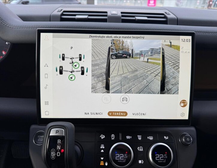 Land Rover Defender 26