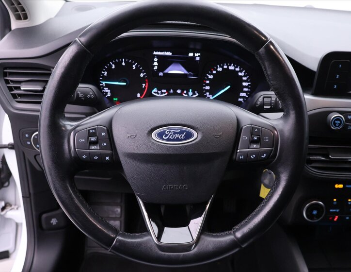 Ford Focus Kombi 999,0 74 kw