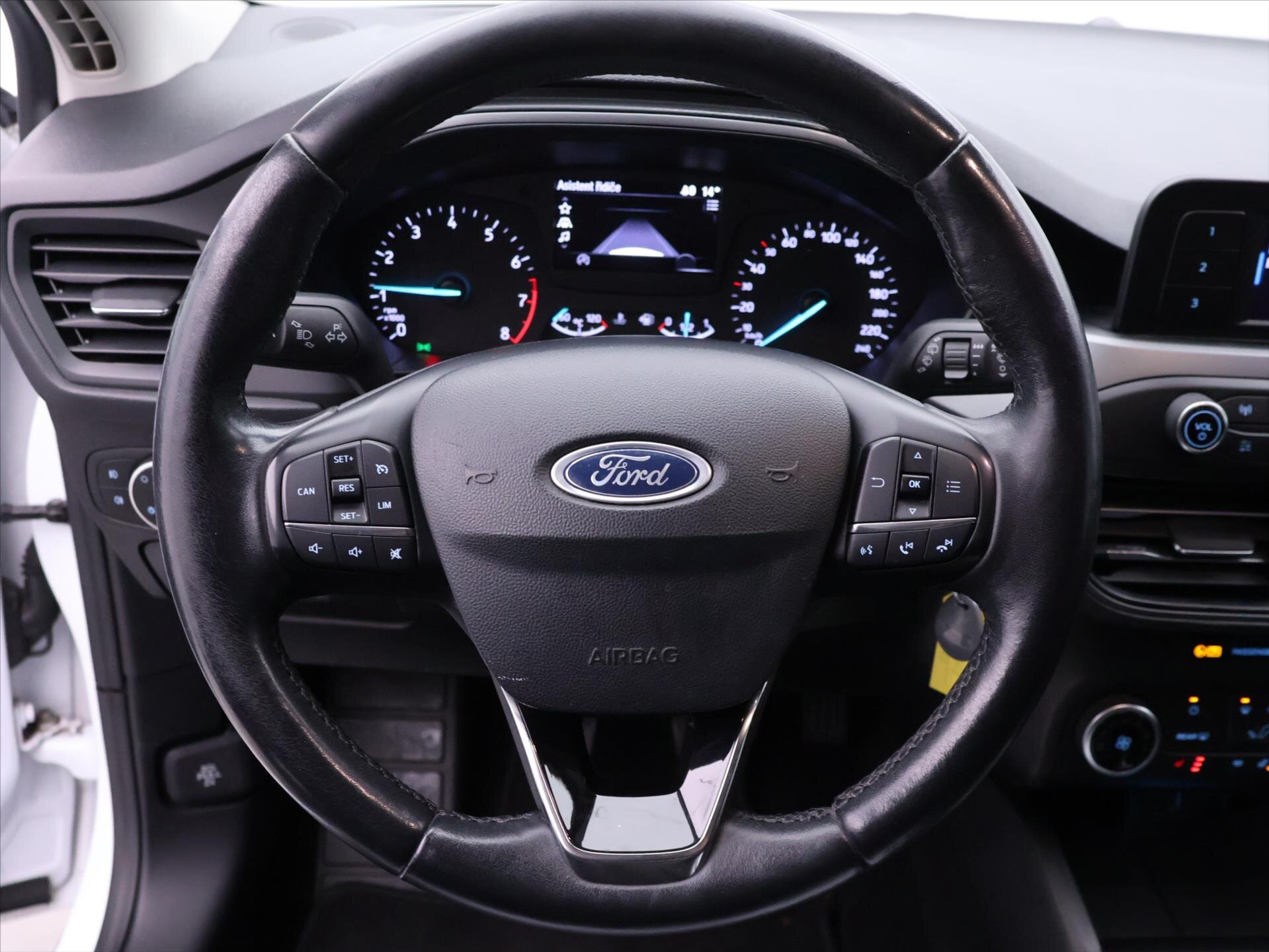 Ford Focus Kombi 999,0 74 kw