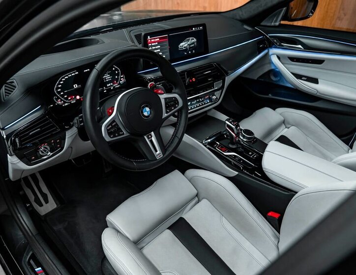 BMW M5 Sedan / Limuzína 4,4 l 460 kw