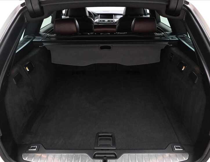 BMW Řada 5 Kombi 3,0 l 190 kw