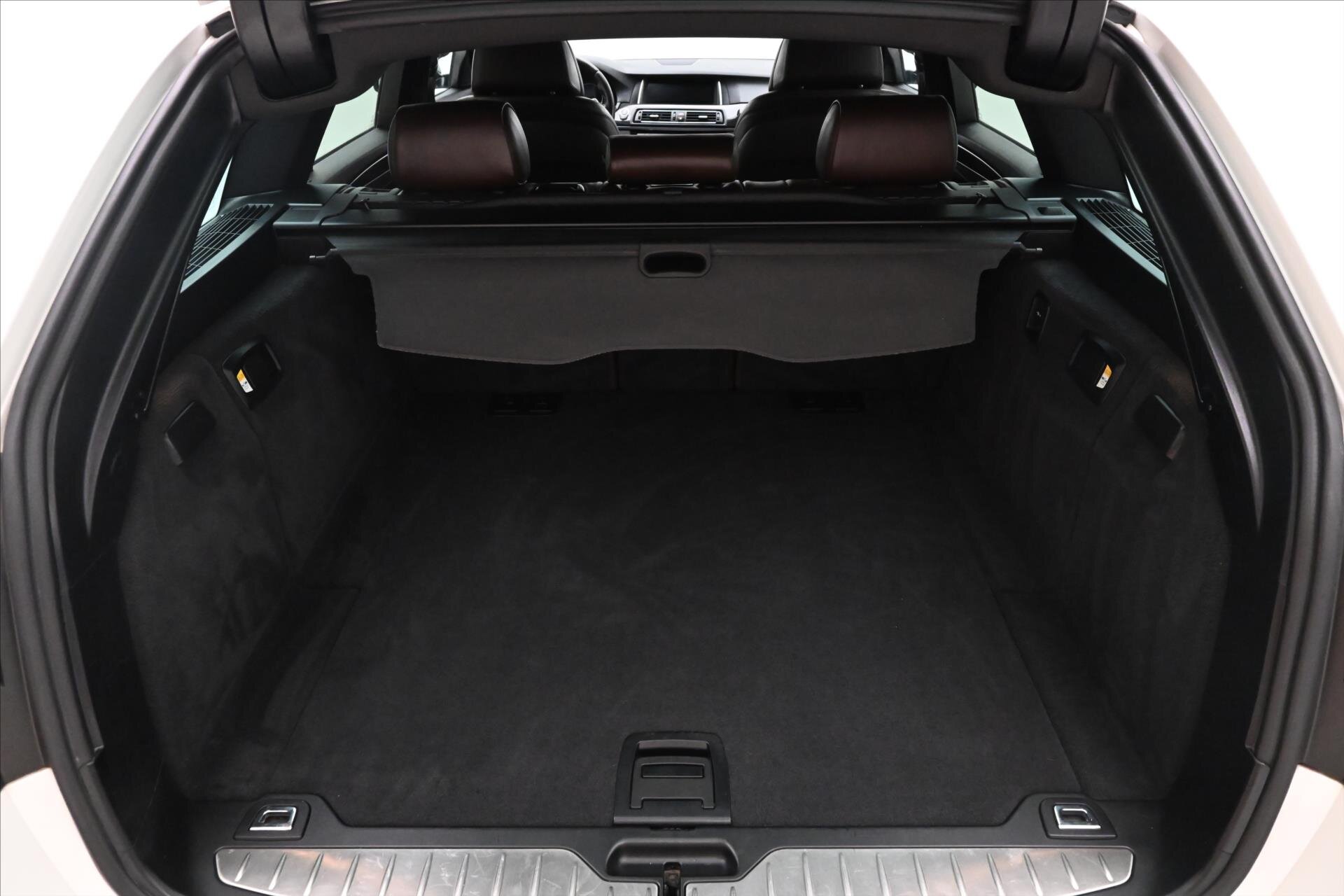 BMW Řada 5 Kombi 3,0 l 190 kw