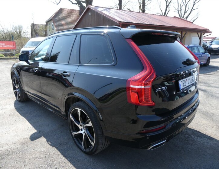 Volvo XC90 SUV / Terénní 2,0 l 228 kw