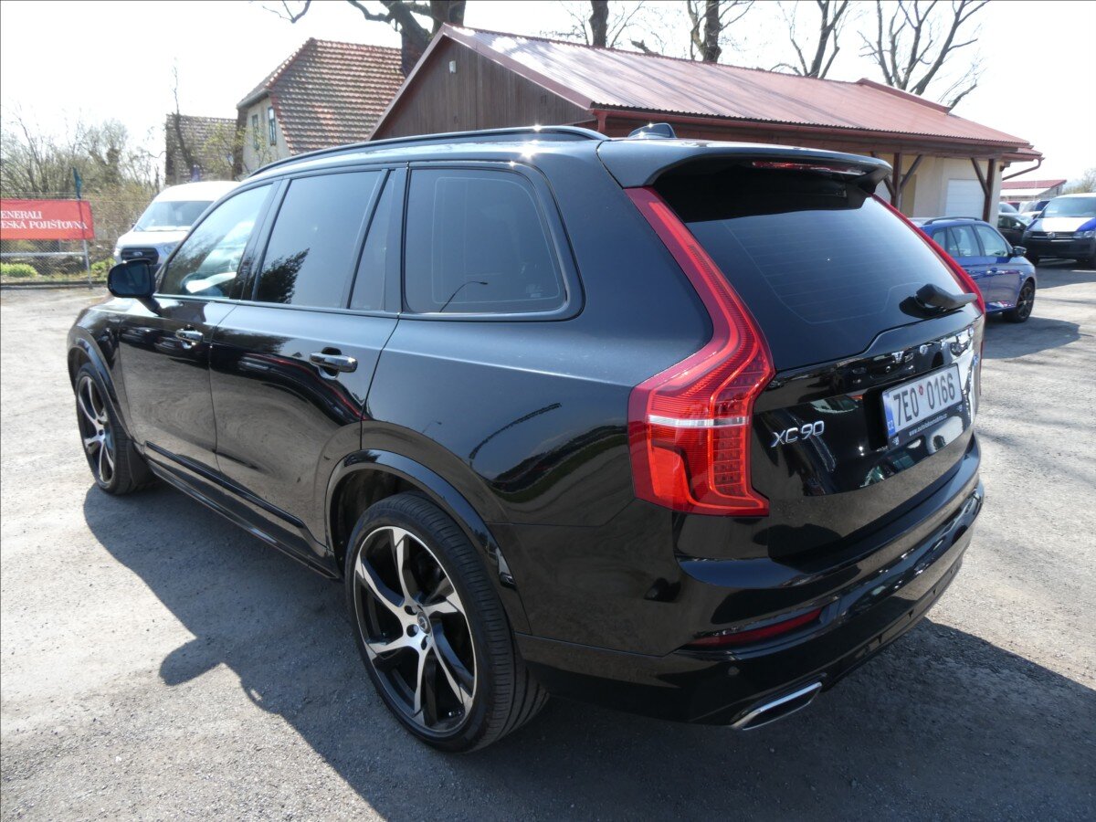 Volvo XC90 SUV / Terénní 2,0 l 228 kw