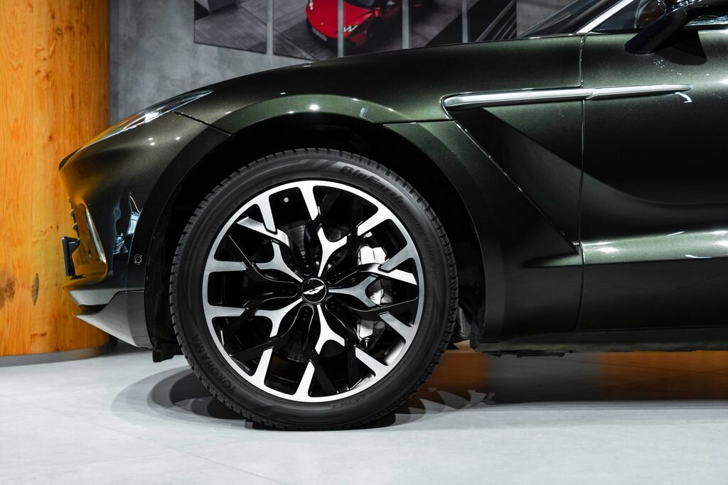 Aston Martin Ostatní SUV 4,0 l 405 kw