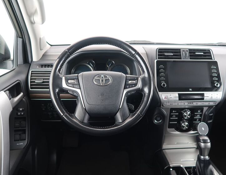 Toyota Land Cruiser 17