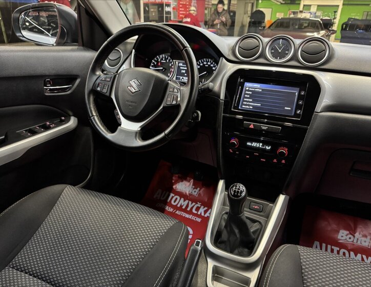 Suzuki Vitara SUV / Terénní 1,6 l 88 kw