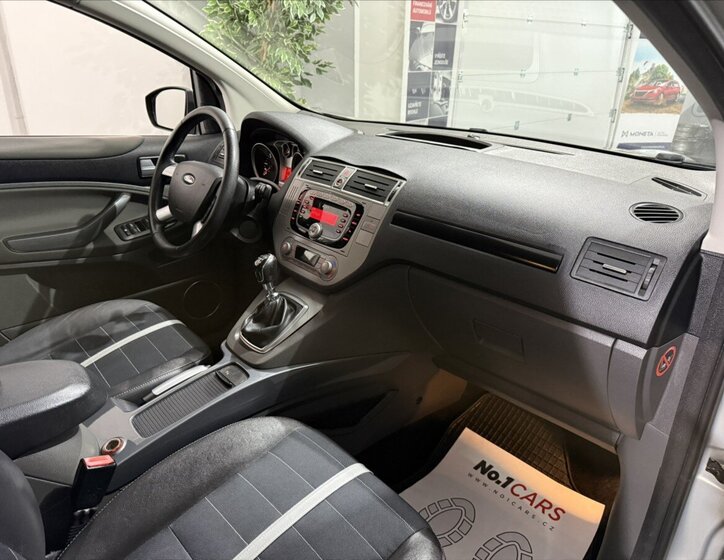 Ford Kuga SUV / Terénní 2,0 l 100 kw