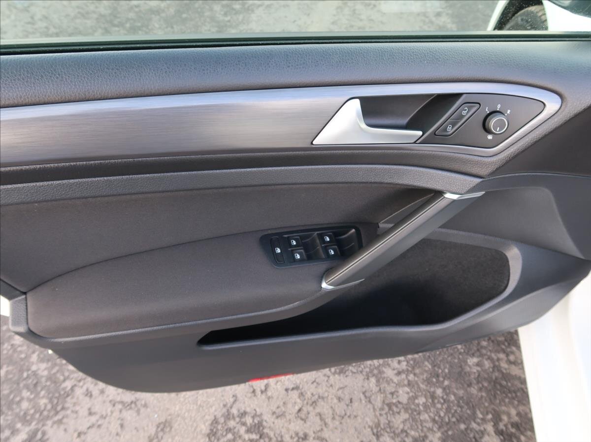 Volkswagen Golf Kombi 1,5 l 96 kw