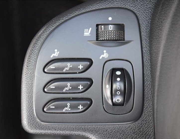 Renault Latitude Sedan / Limuzína 2,0 l 110 kw