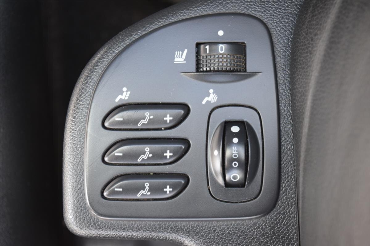 Renault Latitude Sedan / Limuzína 2,0 l 110 kw