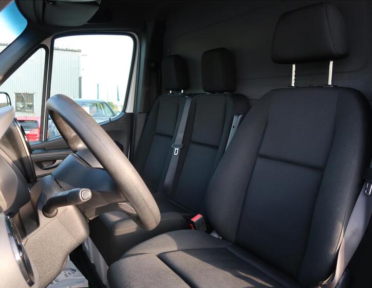 Mercedes-Benz Sprinter 10