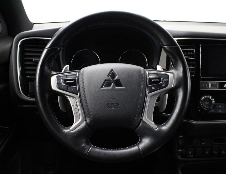 Mitsubishi Outlander SUV / Terénní 2,4 l 99 kw