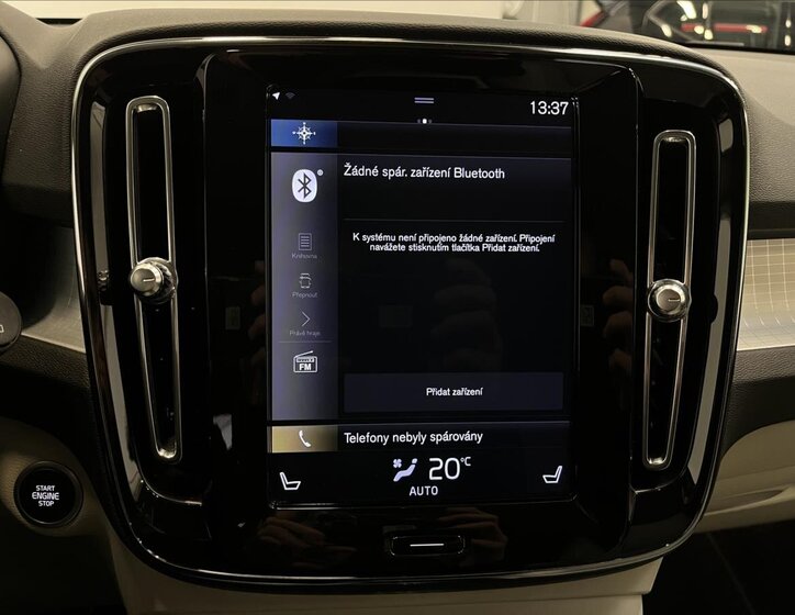 Volvo XC40 SUV / Terénní 1,5 l 120 kw