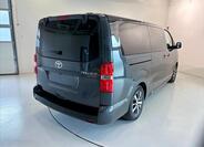 Toyota ProAce 9