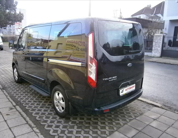 Ford Tourneo Custom Kombi 2,0 l 96 kw