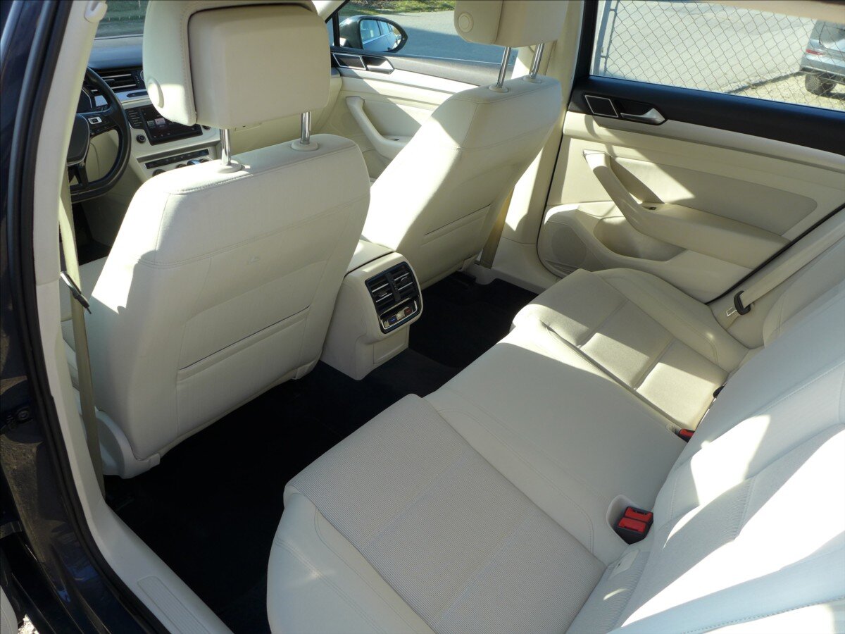 Volkswagen Passat Kombi 1,6 l 88 kw