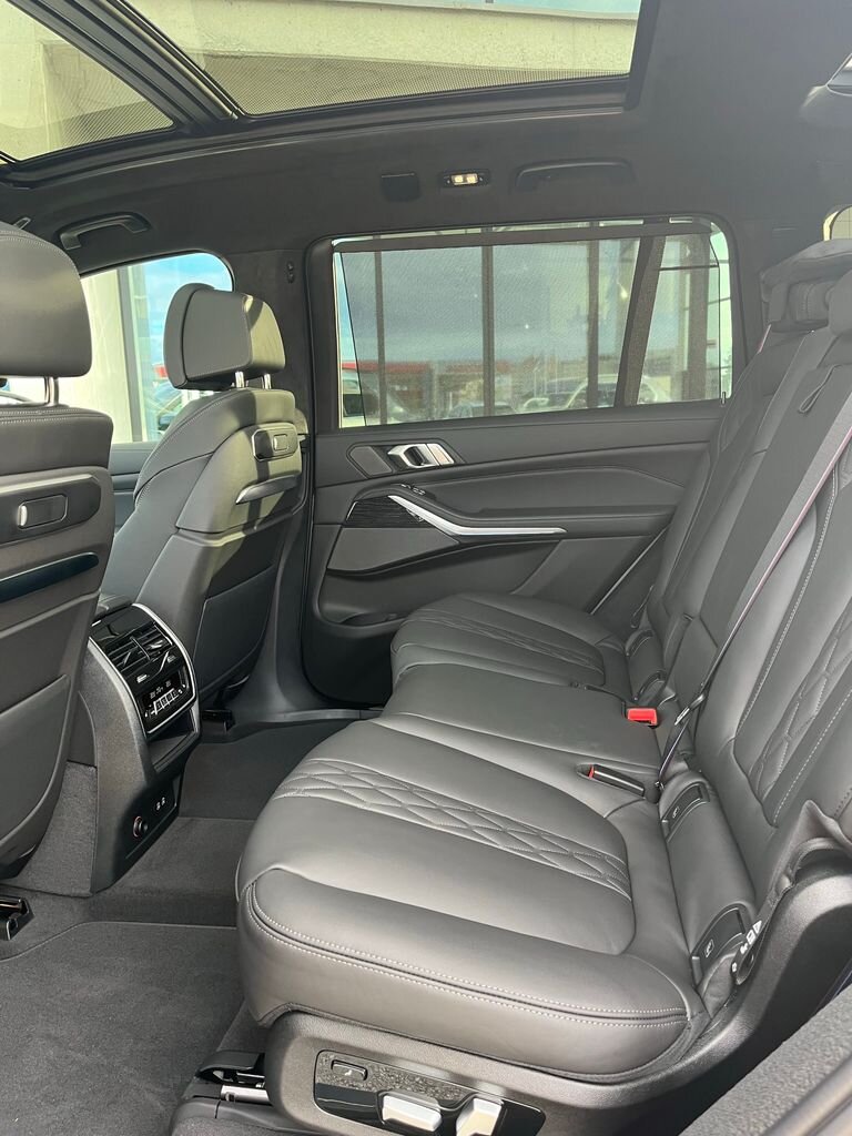 BMW X7 SUV / Terénní 4,4 l 390 kw