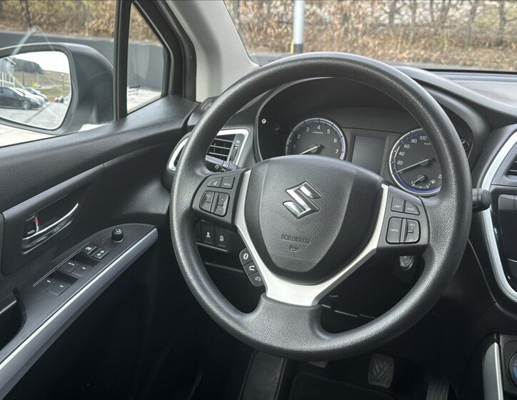 Suzuki S-Cross Hatchback 998,0 82 kw