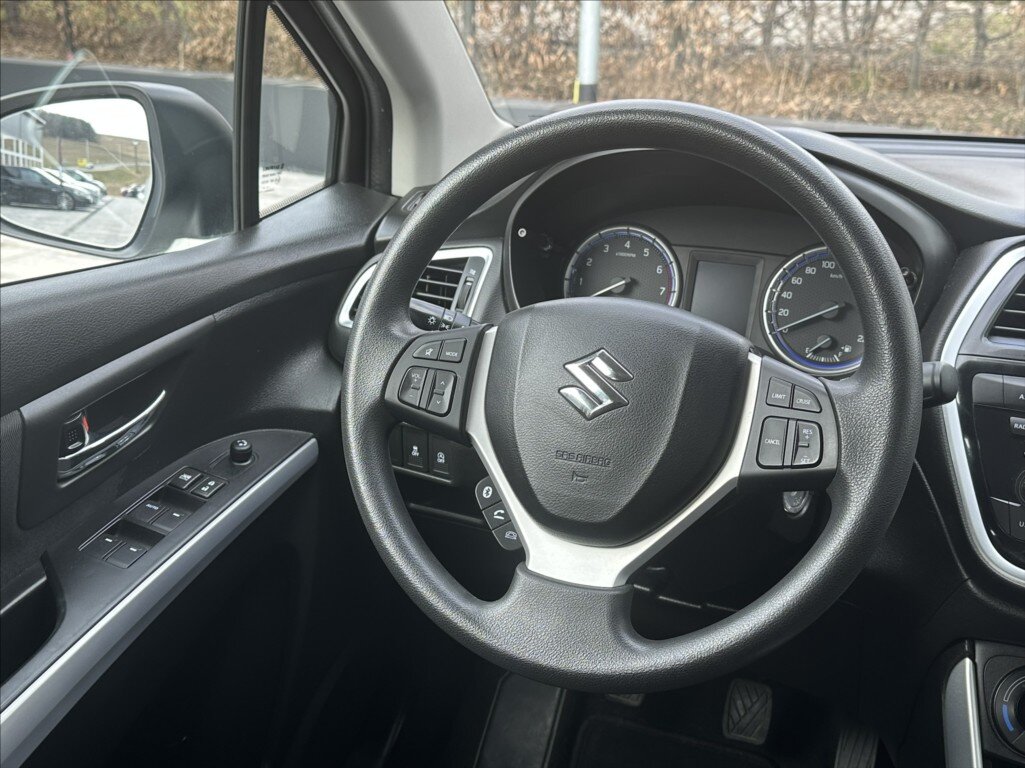 Suzuki S-Cross Hatchback 998,0 82 kw