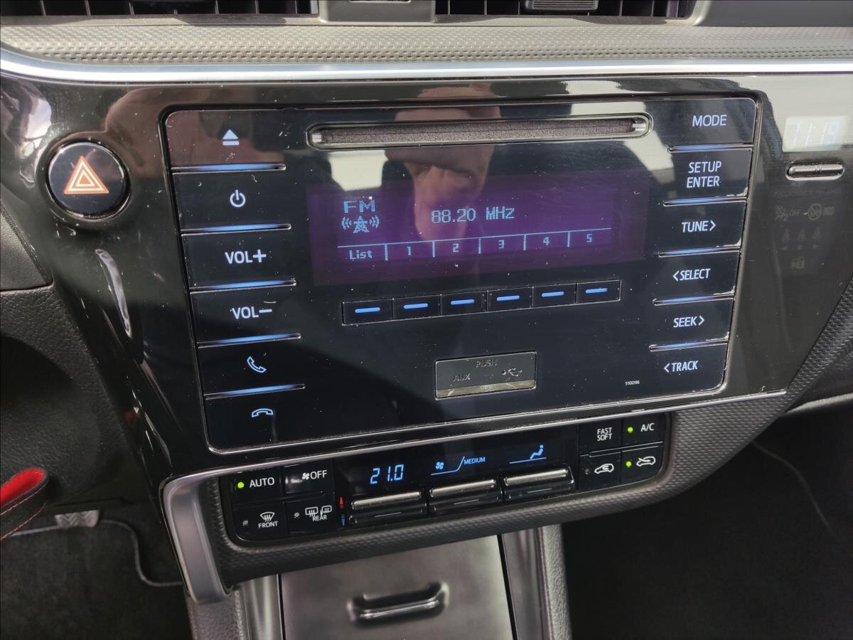 Toyota Auris Kombi 1,3 l 73 kw